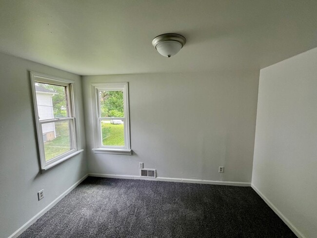 Building Photo - 3 Bed | 1 Bath | House