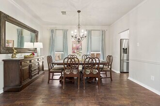 Building Photo - 8615 Discus Dr