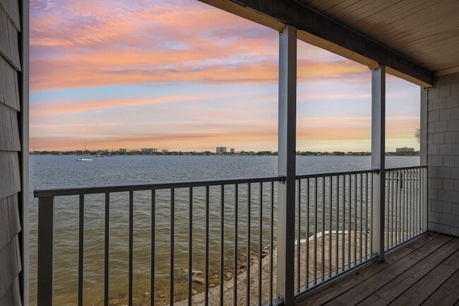 Foto del edificio - 12th & Beach Apartments