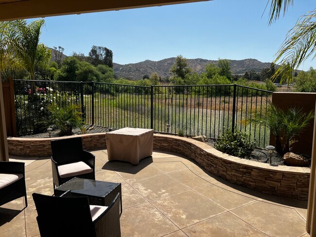 Foto del edificio - 2476 Fallbrook Pl