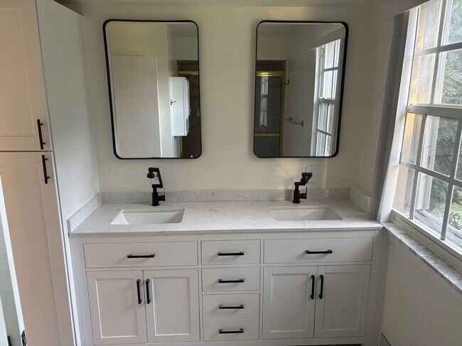 Foto del edificio - 11077 Longboat Dr