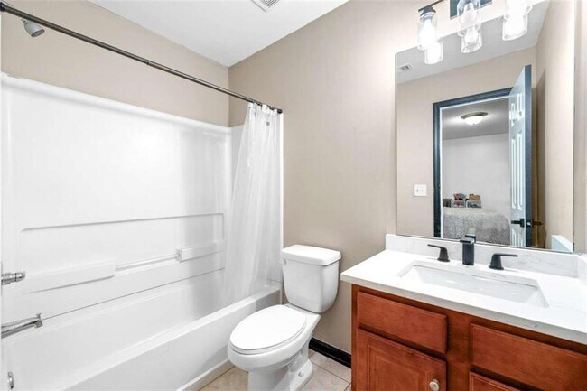 Building Photo - 1501 Glenivy