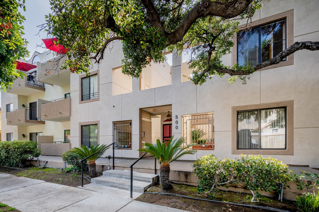 Primary Photo - 500 E Lexington Dr