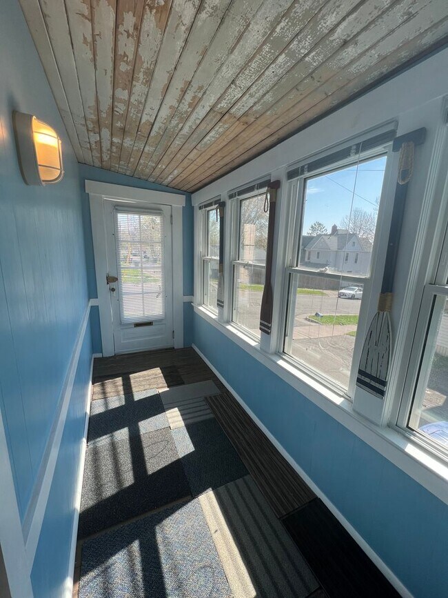 Foto del edificio - AVAILABLE JUNE - Perfect 2 Bed 1 Bath In Hillside Neighborhood