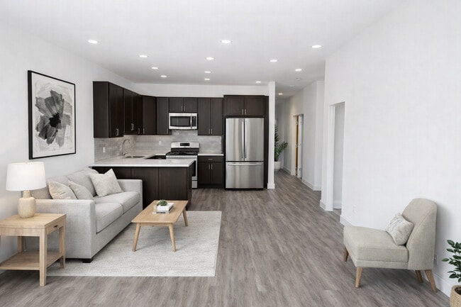 Building Photo - 3340 W Evergreen Ave