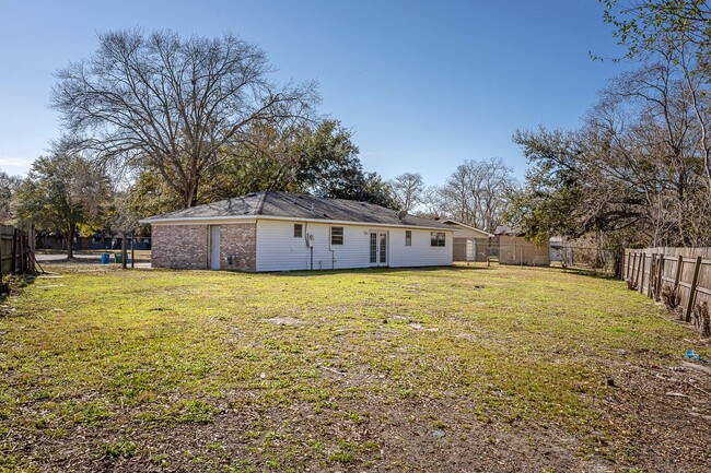 Building Photo - Charming 3-Bed, 2-Bath Home in Pascagoula ...