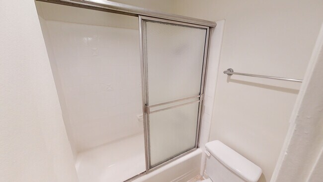 Baño - Burton Plaza