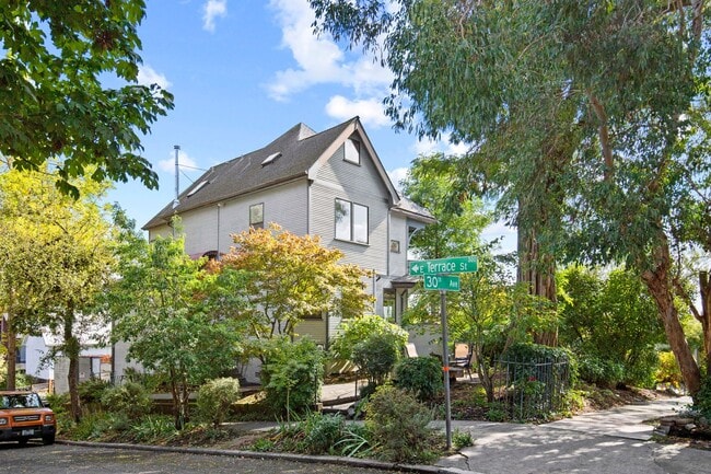 Building Photo - Welcome Home to Terrace View!