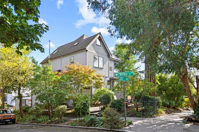 Foto del edificio - Welcome Home to Terrace View!