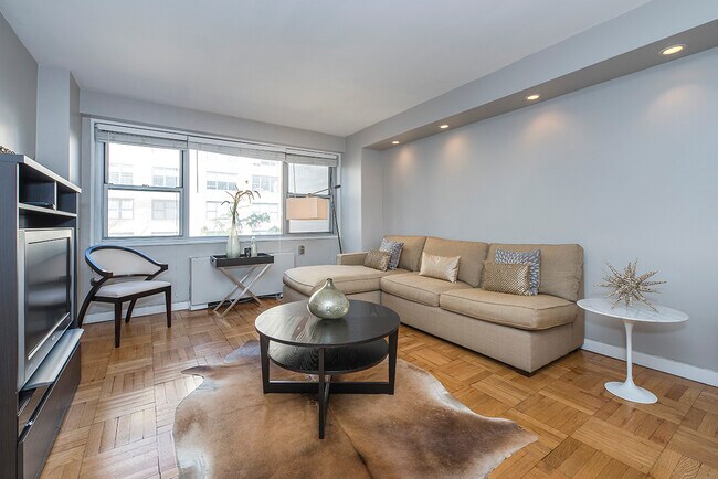 Foto del edificio - 330 E 49th St