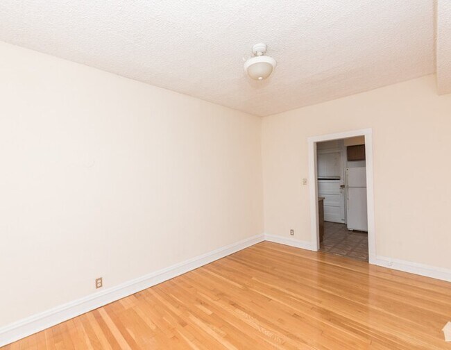 Building Photo - 3517 N Racine Ave