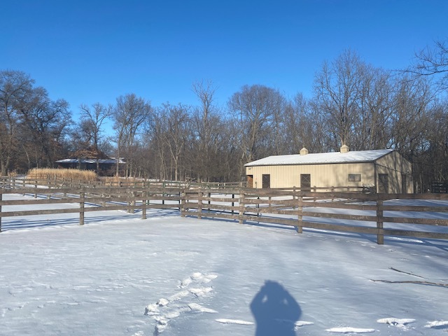 3 stall horse barn with corral - 34882 Warsaw Trl
