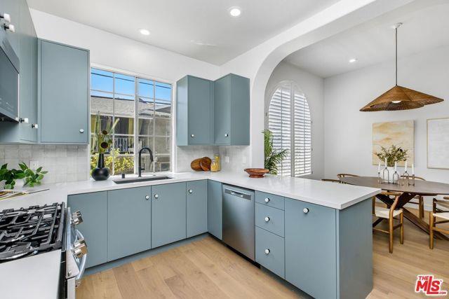 Foto del edificio - 14234 Dickens St