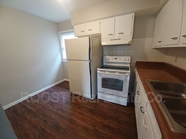 Building Photo - 304 S Highland Ave