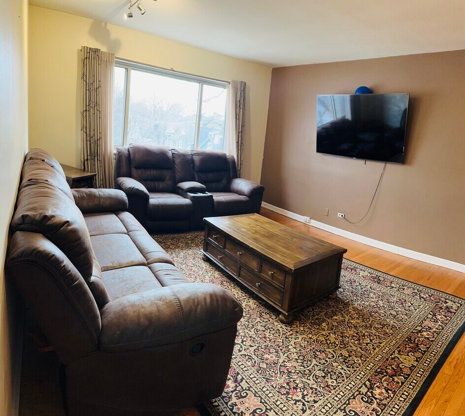 Primary Photo - 737 Ridge Ave
