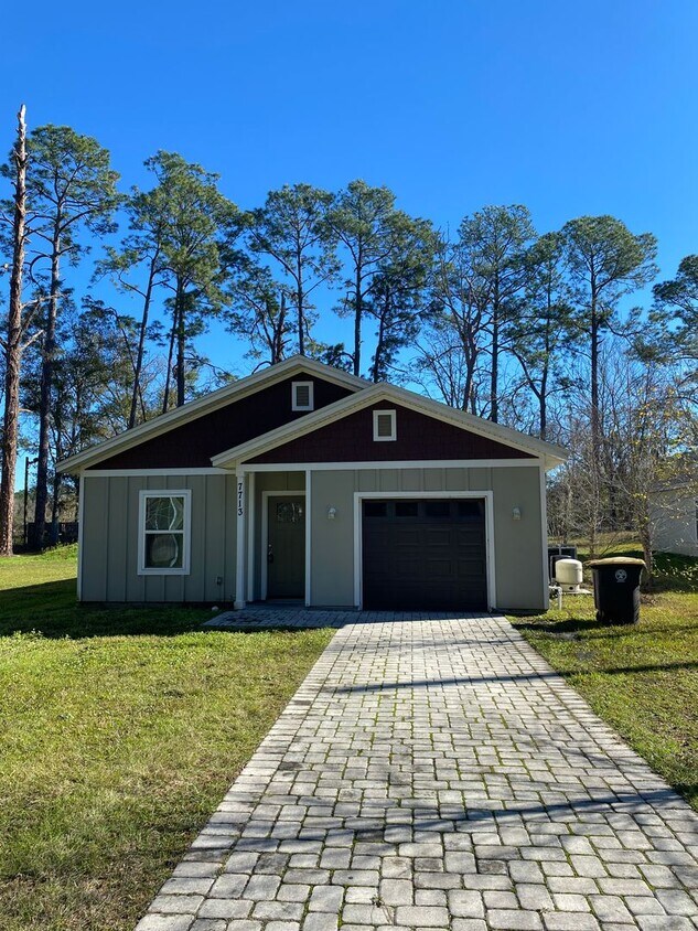 Foto principal - For Rent 3 Bedroom 2 Full Bath Home