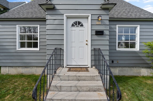 Building Photo - 1011 E Nora Ave