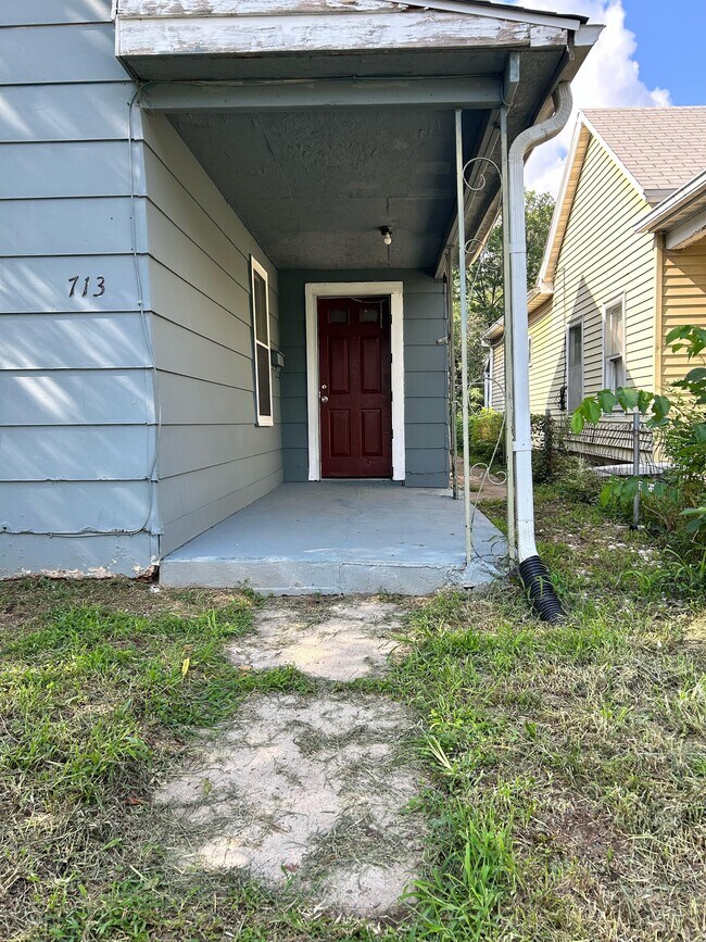 Building Photo - 713 Pendleton St