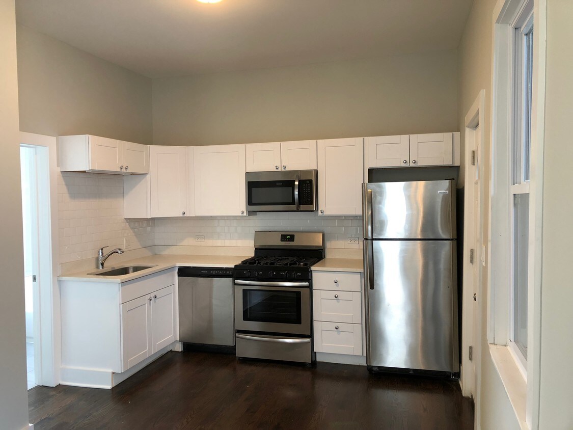 Foto principal - 3572 W Cortland St