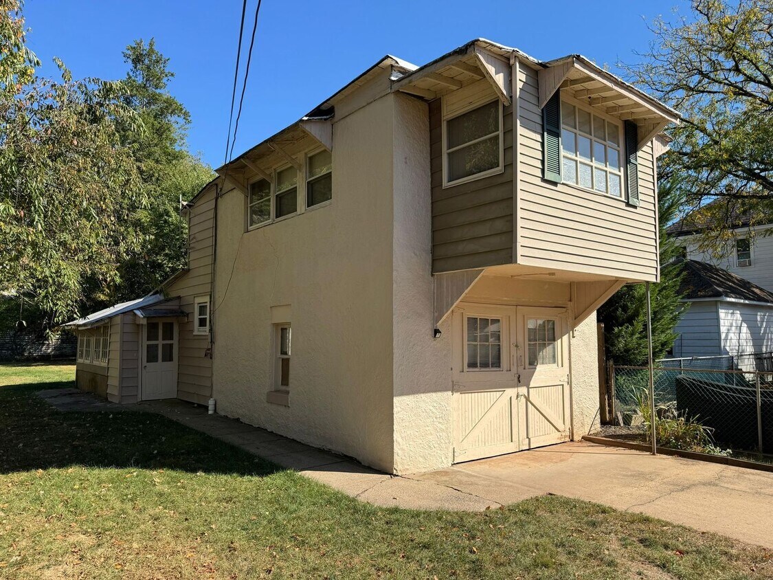 Foto del edificio - 1 bed/1.5 bath * Great Apt For RWJMS/Rutgers * Students Walk to New Brunswick/Highland Park Night...
