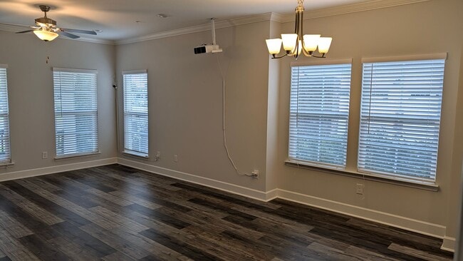 Building Photo - 531 Farmstead Ln