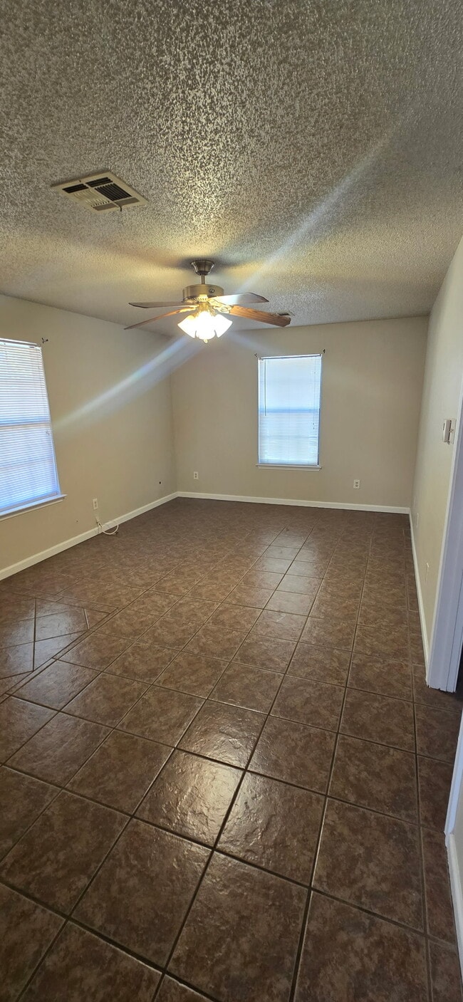 Building Photo - 591 Bosque Bend Ln
