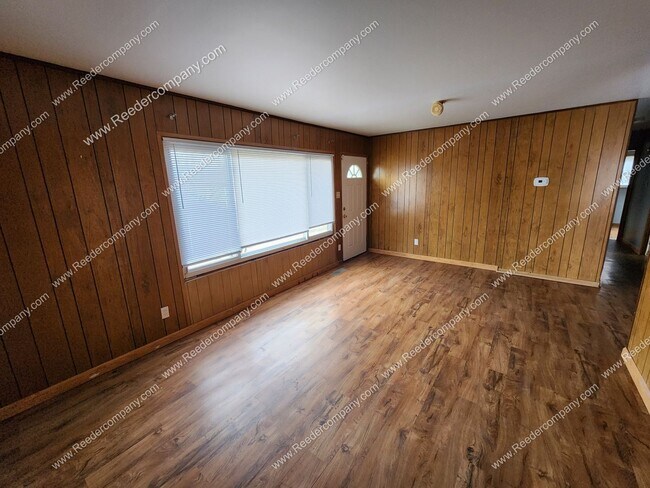 Foto del edificio - 3 bedroom 1 bathroom Ranch with a 2 car garage