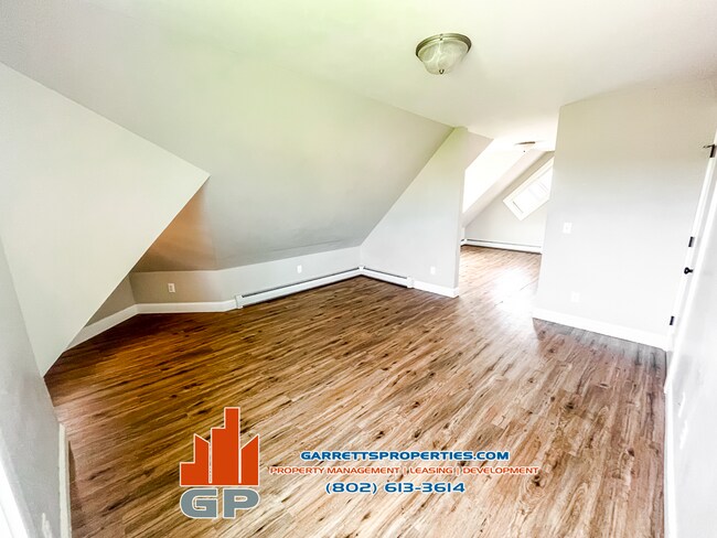 Foto del edificio - 396 N Main St