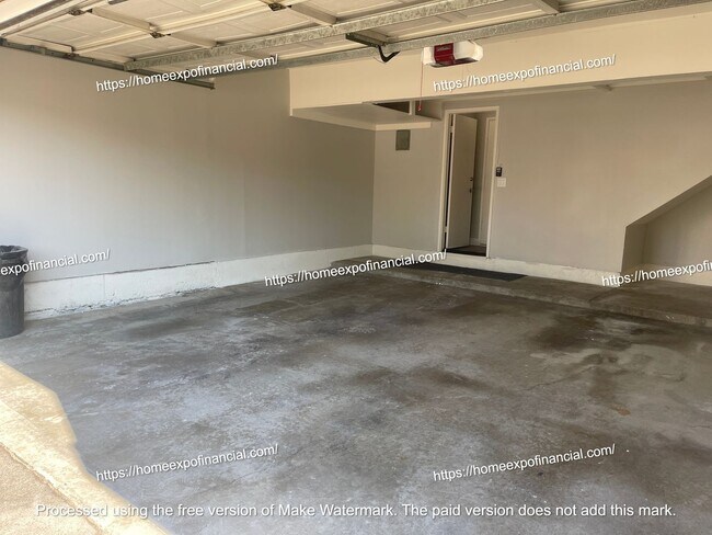 Building Photo - 1220 S Cypress Ave