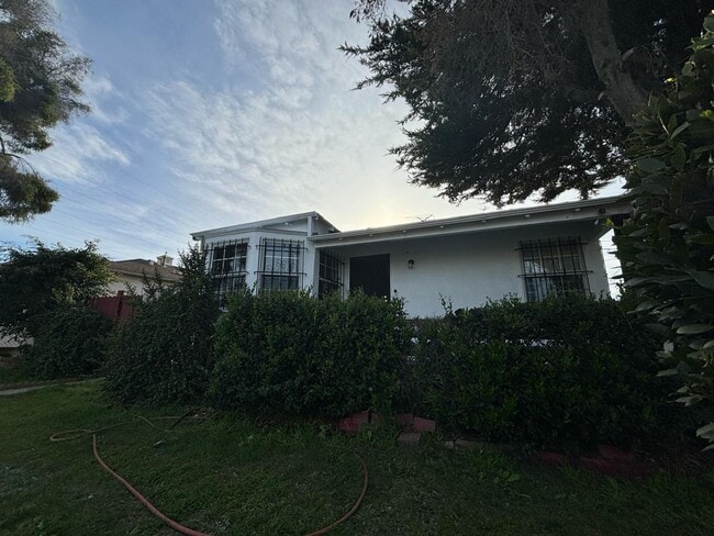 Foto del edificio - 9701 S Hoover St