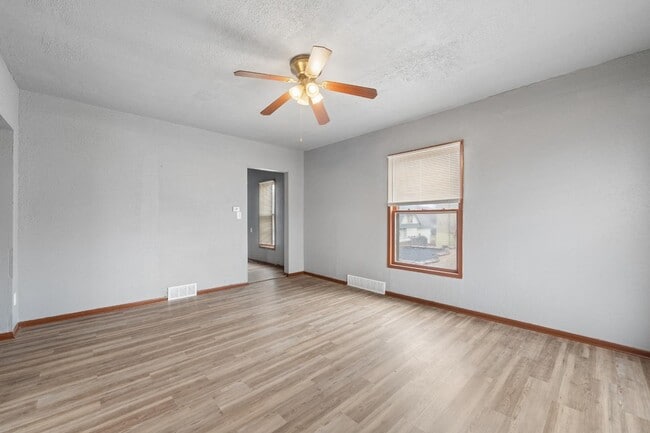 Building Photo - 1218 W Locust St