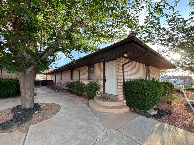 Building Photo - 75 E 800 S