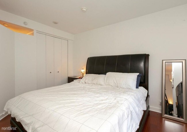 Building Photo - 1 br, 1 bath Condo - 219 S 18th St # 29