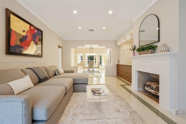 Building Photo - 3760 Royal Palm Ave