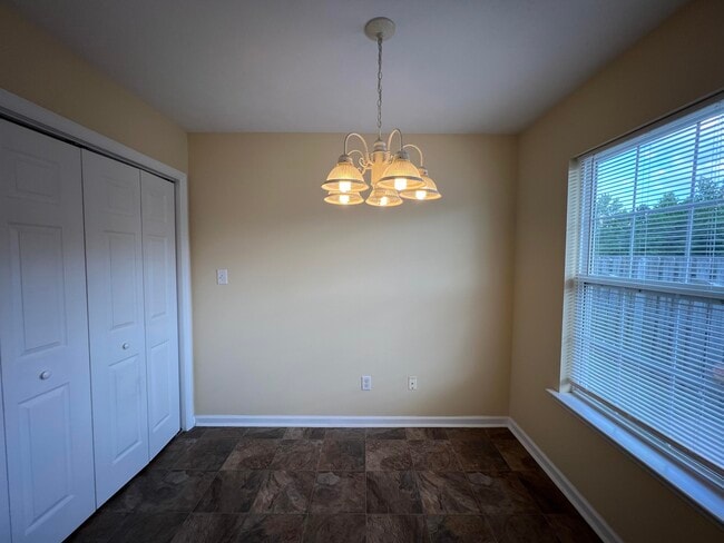Building Photo - 219 Sassafras Ln