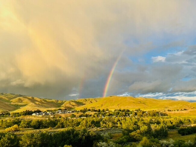 Foto del edificio - Immaculate Rim Home w/Stunning Views