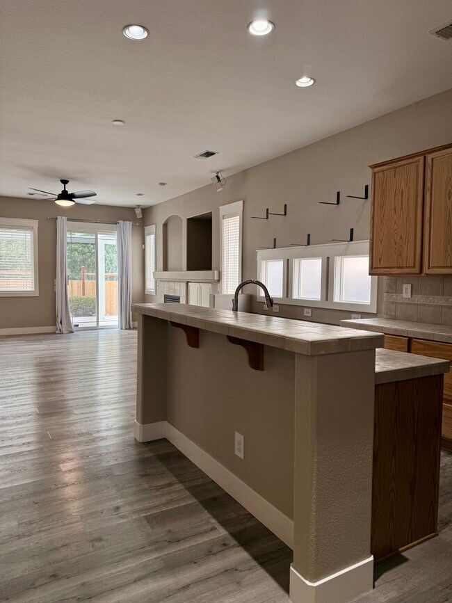 Building Photo - 7467 Earlsmoore Dr