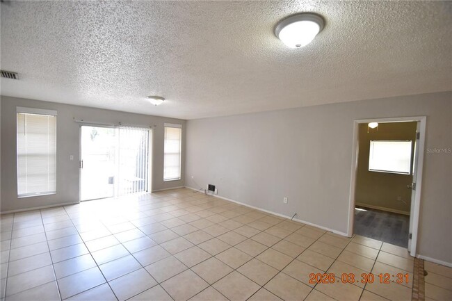 Foto del edificio - 2014 E Linebaugh Ave.