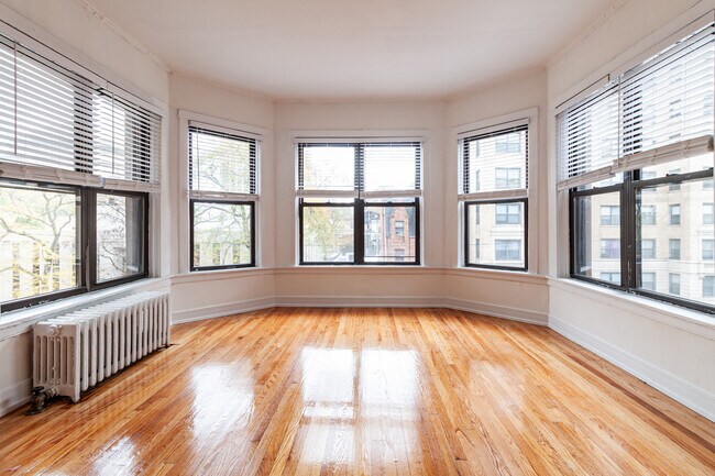 Foto del edificio - 2819 N Pine Grove Ave