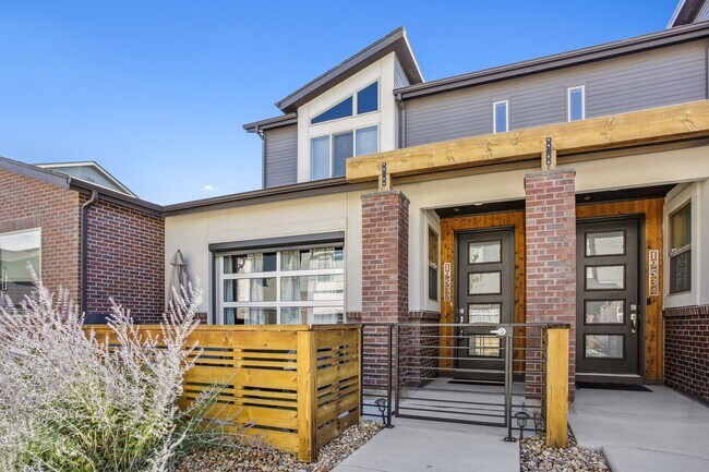 Foto del edificio - 3 Bedroom Townhome in Aurora