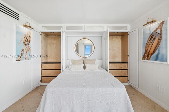 Building Photo - 2899 Collins Ave