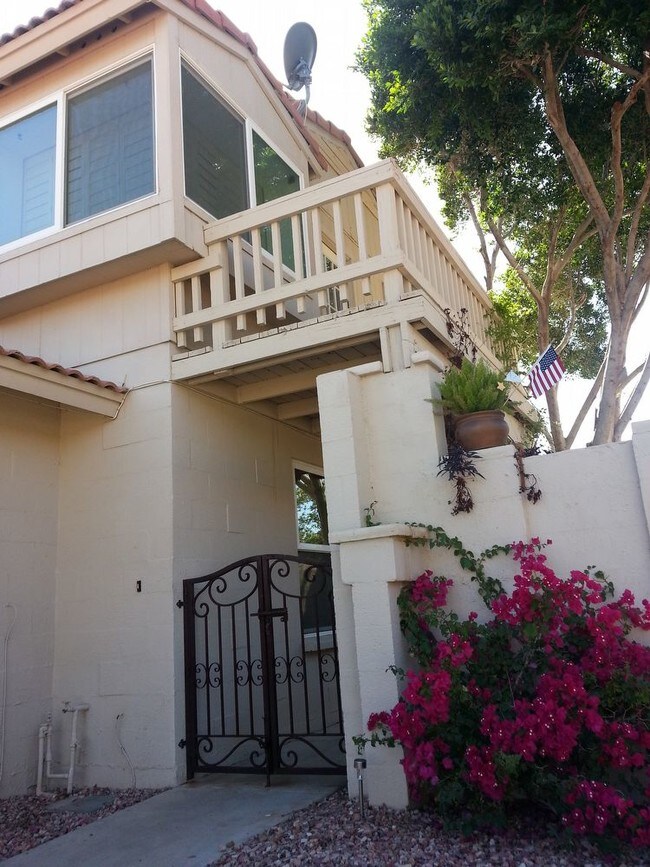 Building Photo - 9432 S 43rd Pl