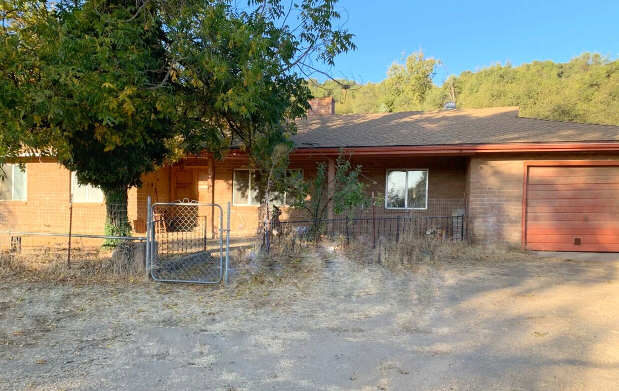 Yard will be cleaned, inside cleaned, and all ready for new renters! - 42984 CA-49