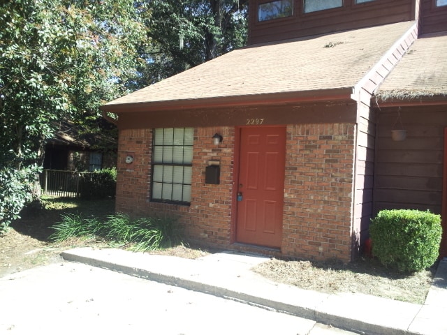 Two Bedroom, Two Bath Townhome With A Private Patio & Fenced Backyard. - Two Bedroom, Two Bath Townhome With A Private Patio & Fenced Backyard.