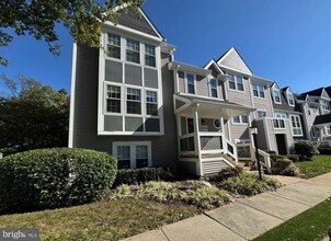 Building Photo - 12918 Grays Pointe Rd