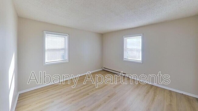 Building Photo - 35 Parkwood St