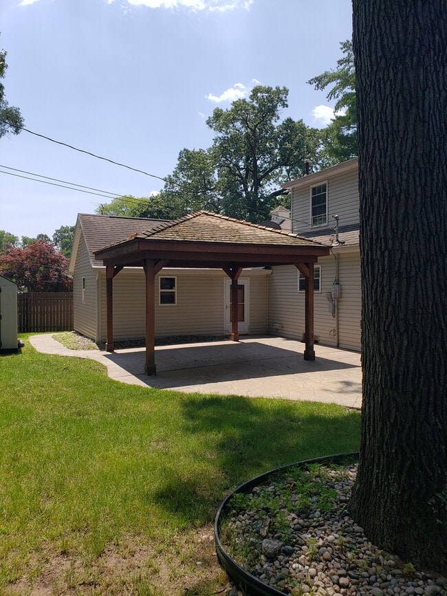 Building Photo - 3352 Van Fleet Pkwy