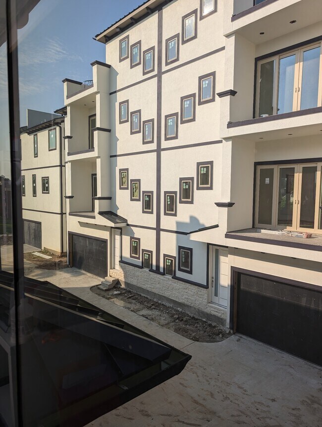 Foto del edificio - 4833 Winnetka St