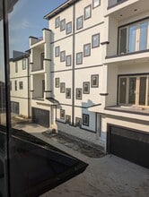 Building Photo - 4833 Winnetka St