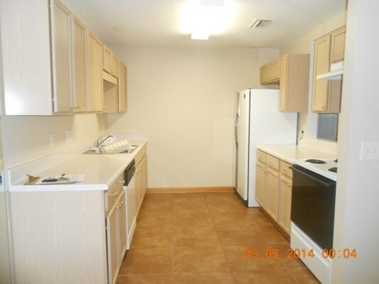 Building Photo - Townhome in great location in Greenville!